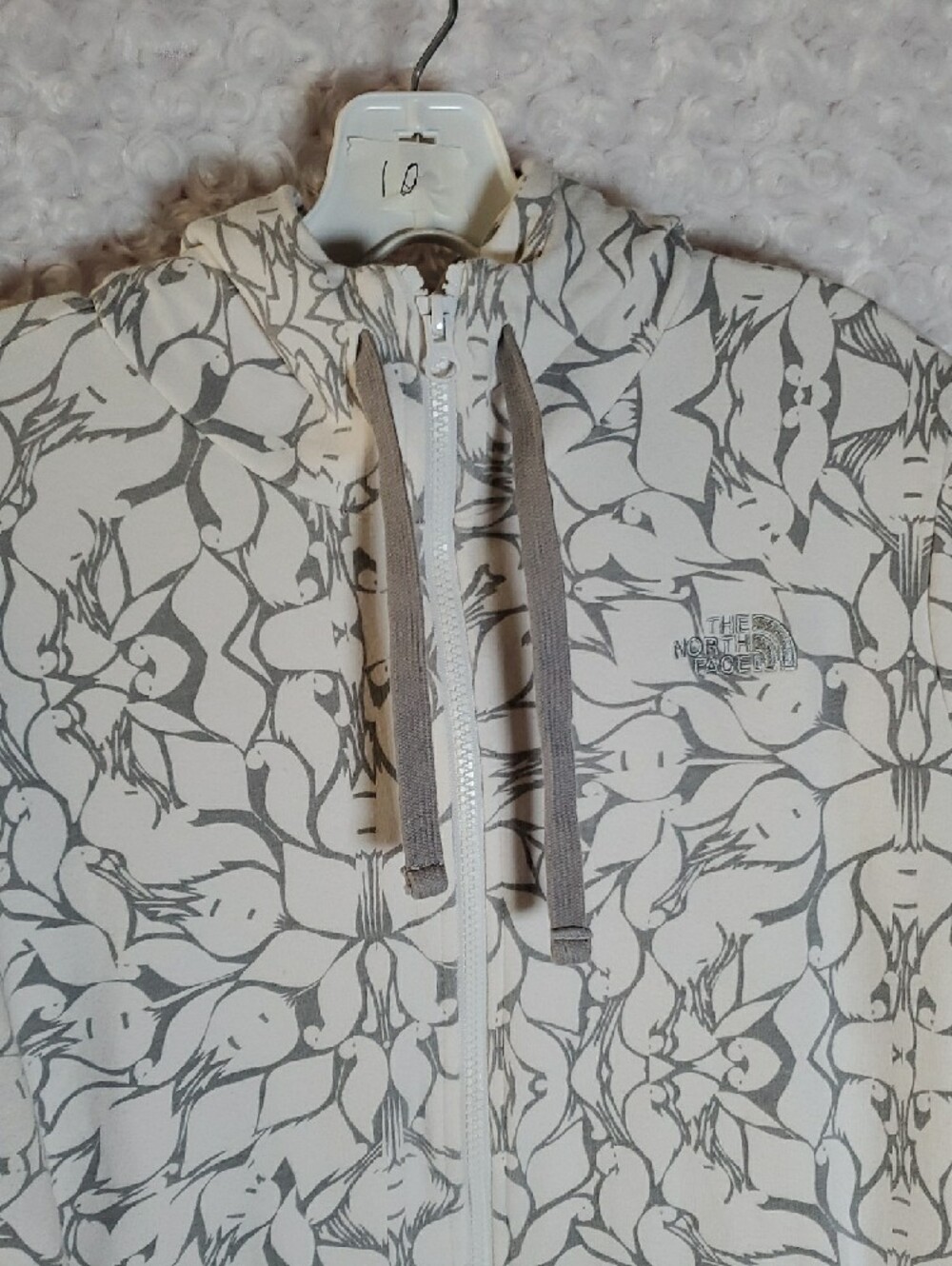 The North Face White Jacket with Gray Floral Pattern - Picture 4 of 9